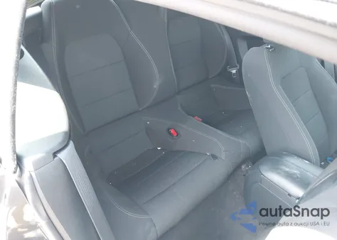 2015 Ford Mustang V6 z USA, uszkodzony, nr VIN 1FATP8EM8F5403003